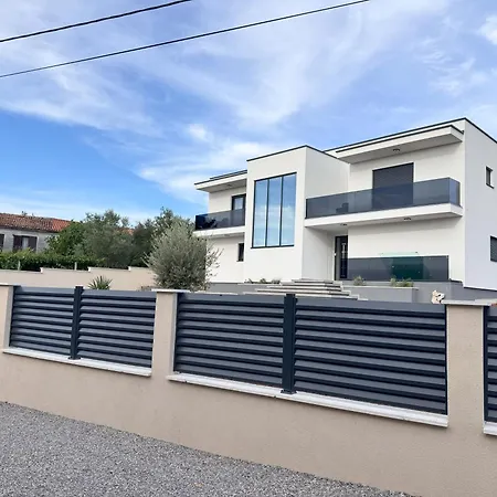 Lustria Villa