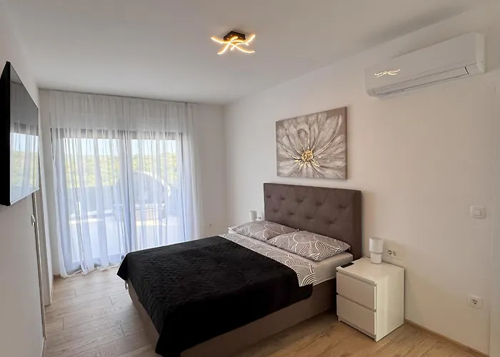 Lustria Villa *