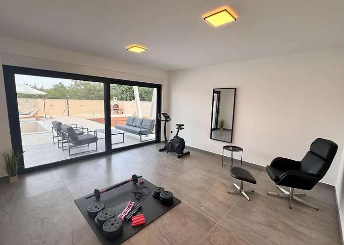 Lustria Villa