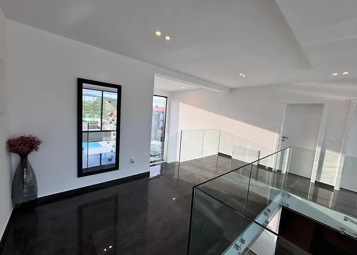 Lustria Villa
