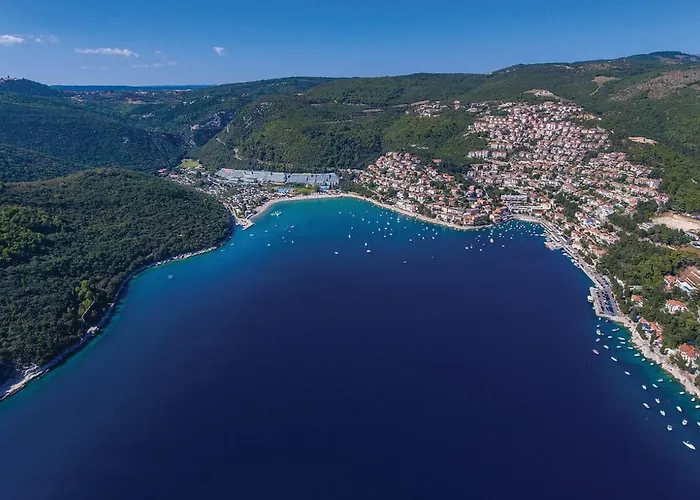 Lustria Villa