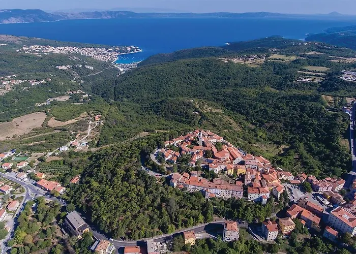 Lustria Villa