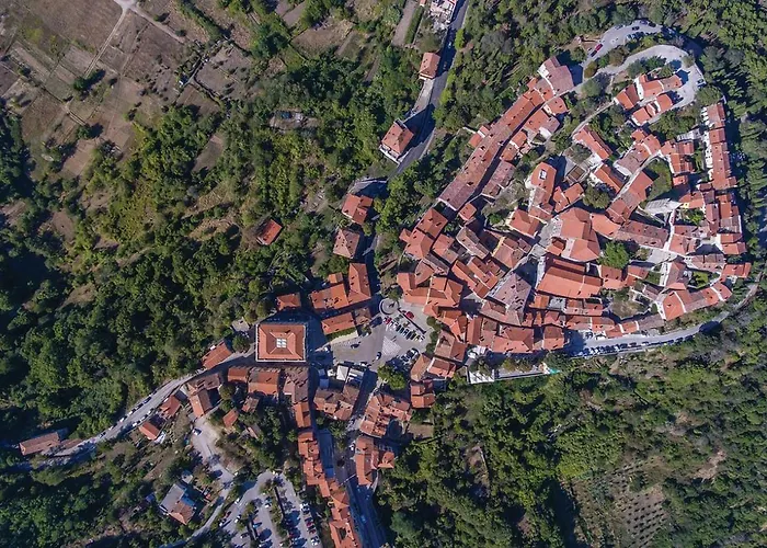 Lustria Villa