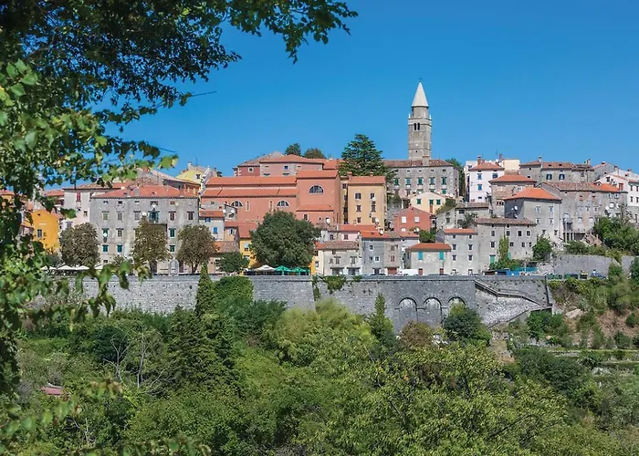 Lustria Villa