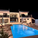 Villa Lustria