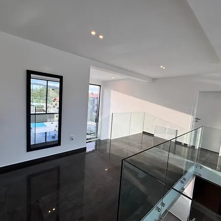 Lustria Villa