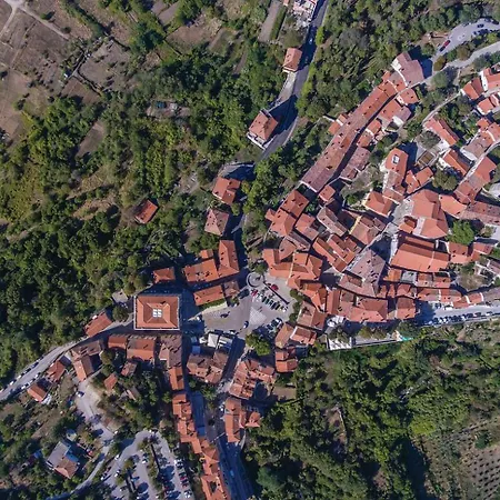 Lustria Villa