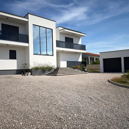 Lustria Villa