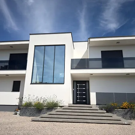 Lustria Villa